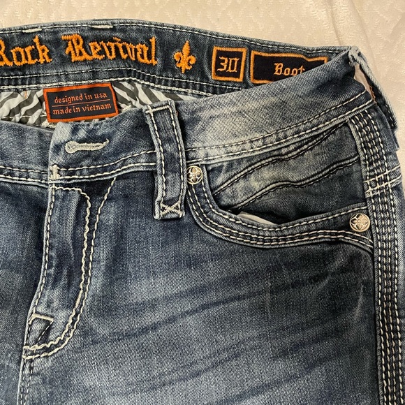 Woman’s Bundle Jeans - Picture 15 of 15